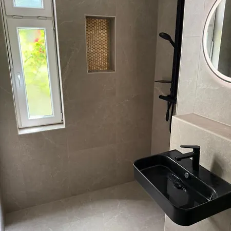 Zentral Mit Gartentraum 3 Schlafzimmer 8 Personen 公寓 *
